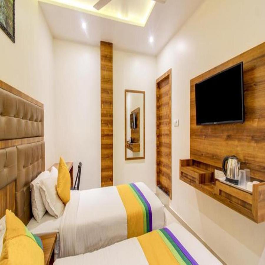Hotel Riva International Goregaon- Near Nesco Мумбаи Экстерьер фото