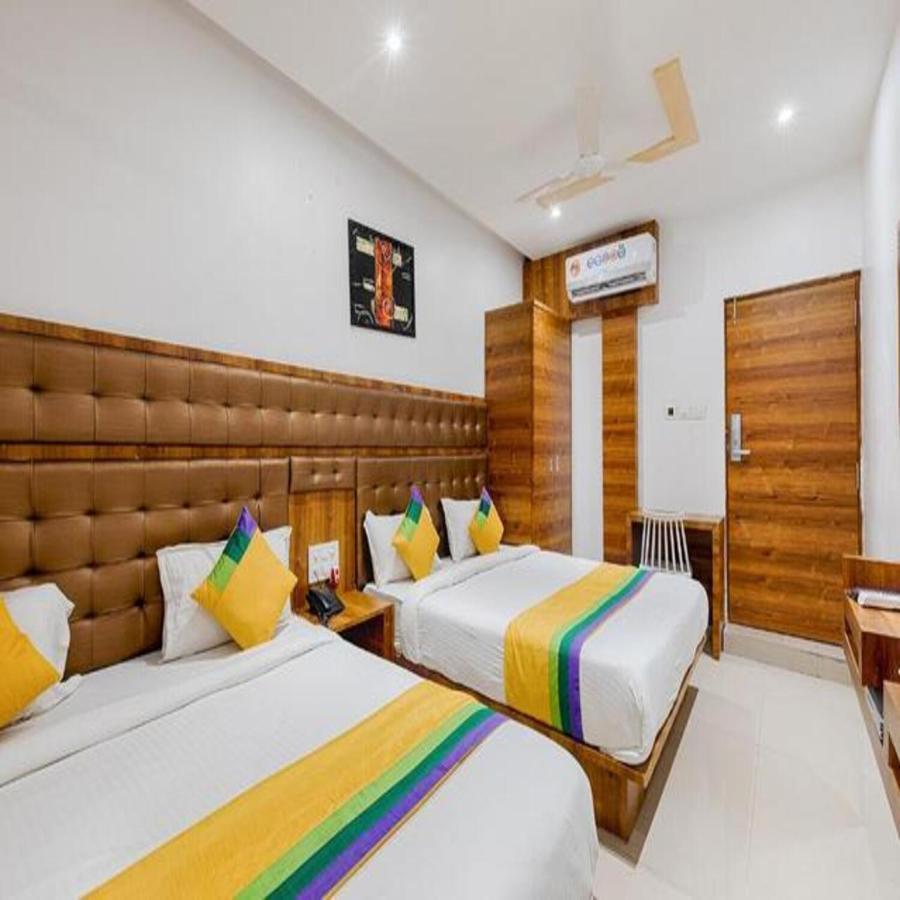 Hotel Riva International Goregaon- Near Nesco Мумбаи Экстерьер фото