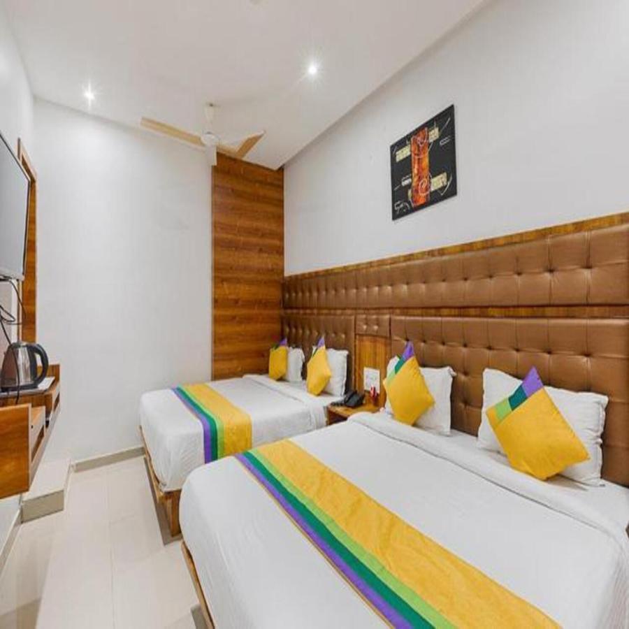 Hotel Riva International Goregaon- Near Nesco Мумбаи Экстерьер фото