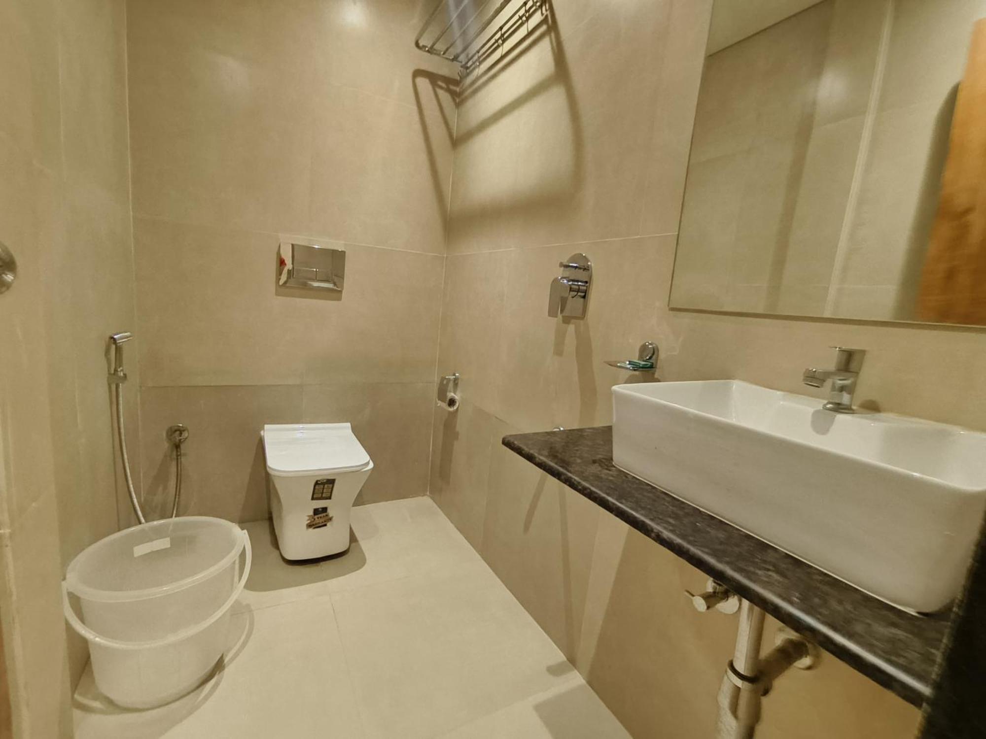 Hotel Riva International Goregaon- Near Nesco Мумбаи Экстерьер фото