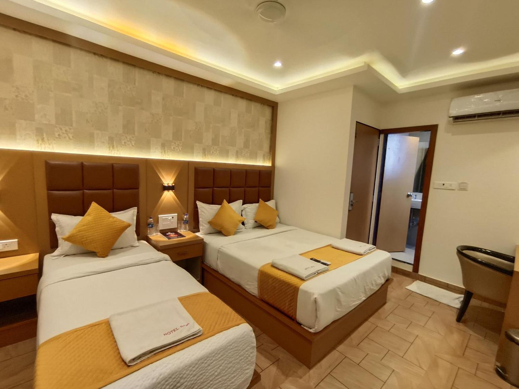 Hotel Riva International Goregaon- Near Nesco Мумбаи Экстерьер фото